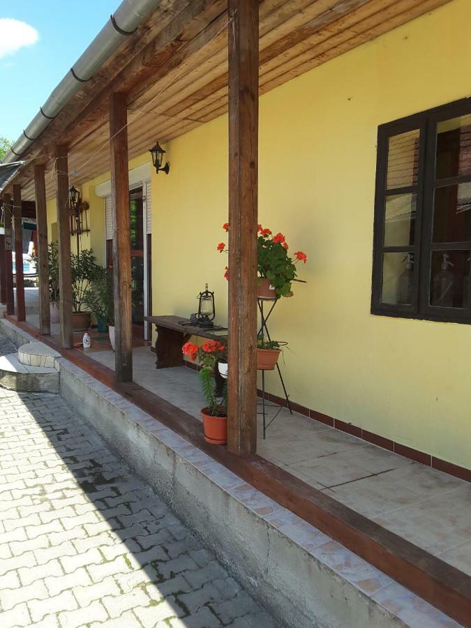 Ibolya Apartman Apartamento Kano Exterior foto